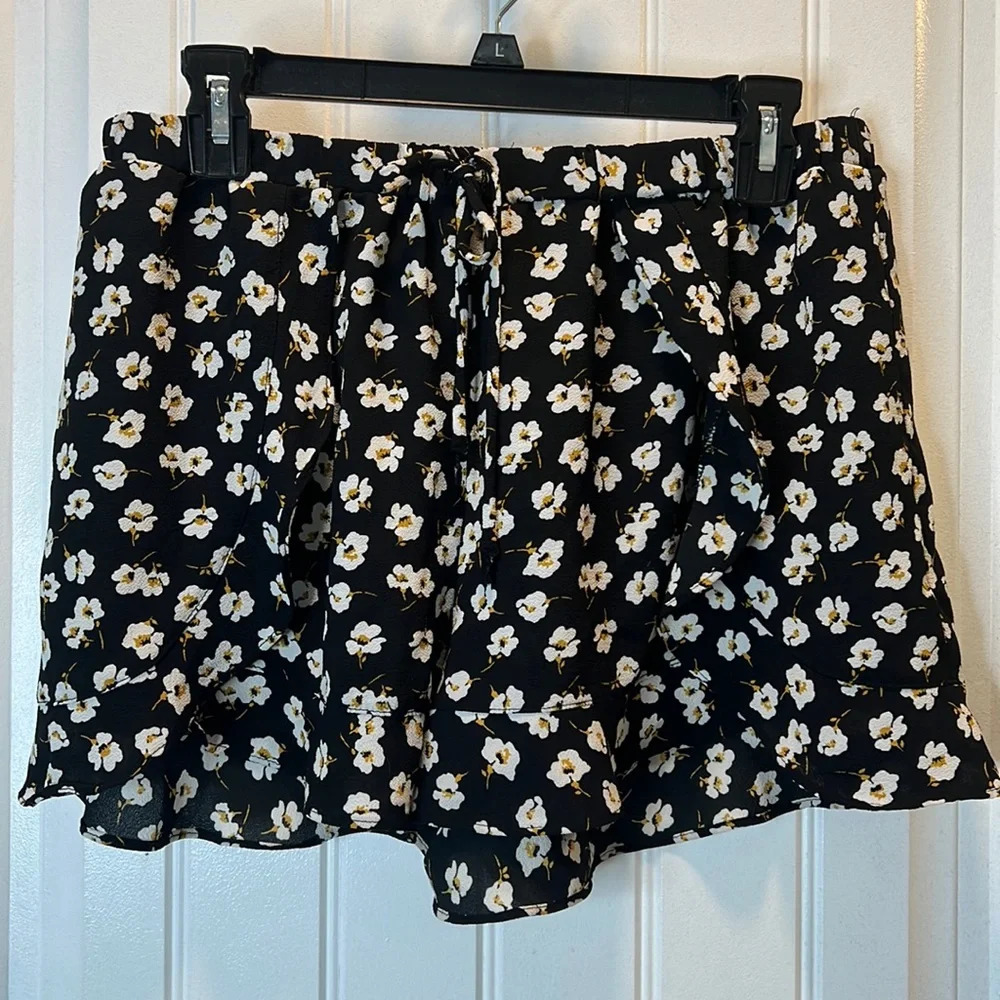 Joe B Black Ruffle Shorts with White Floral Design. Size Large.